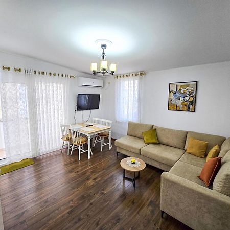 Lake Park 2Br Apartment Тирана Экстерьер фото