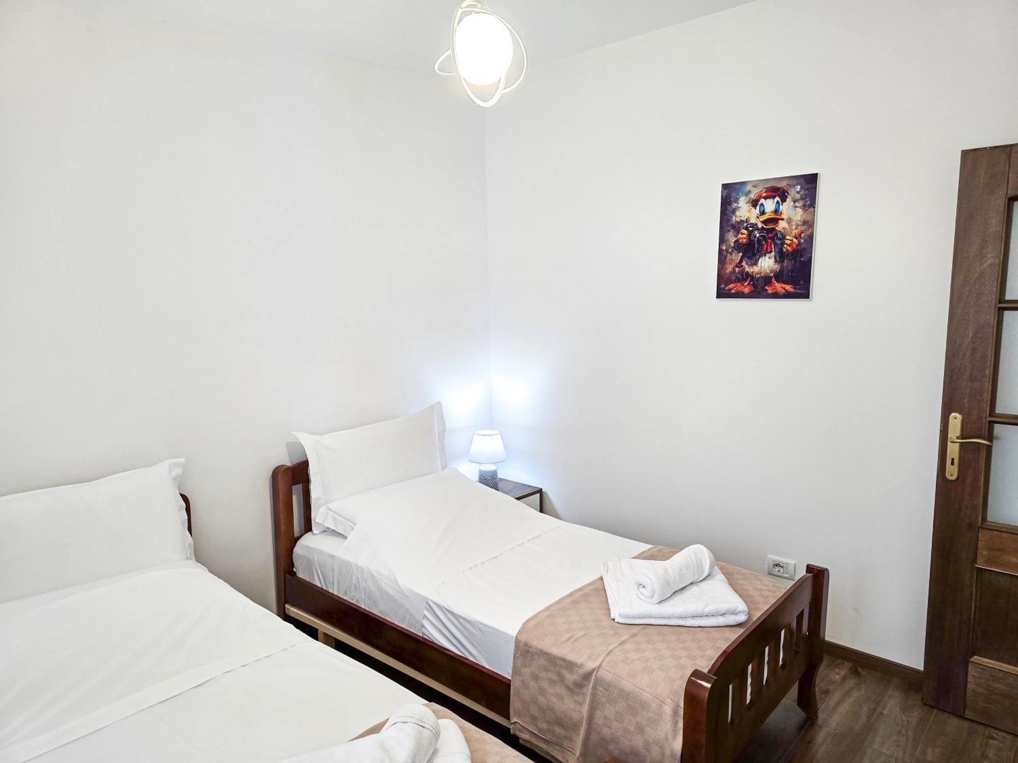 Lake Park 2Br Apartment Тирана Экстерьер фото