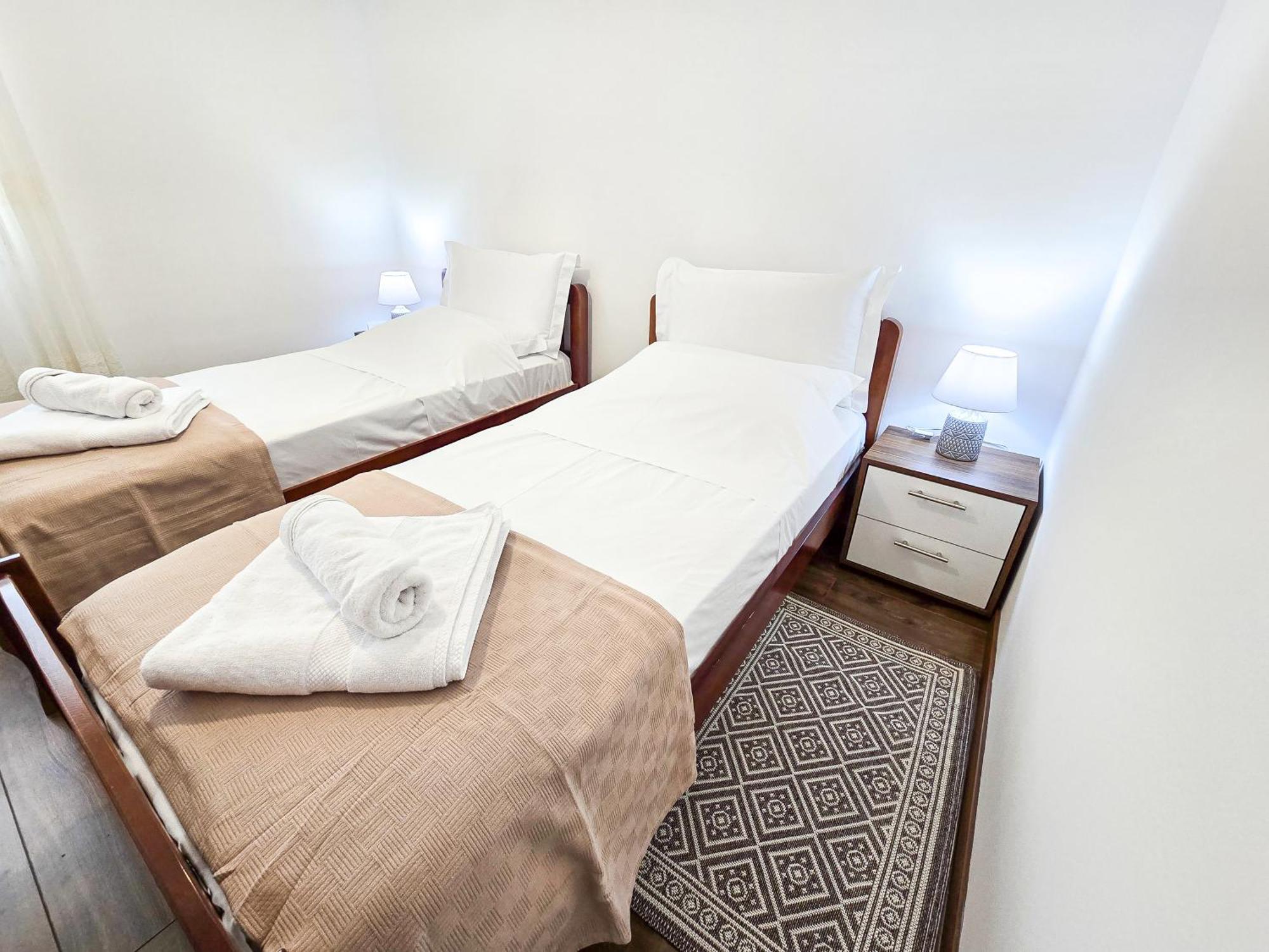 Lake Park 2Br Apartment Тирана Экстерьер фото